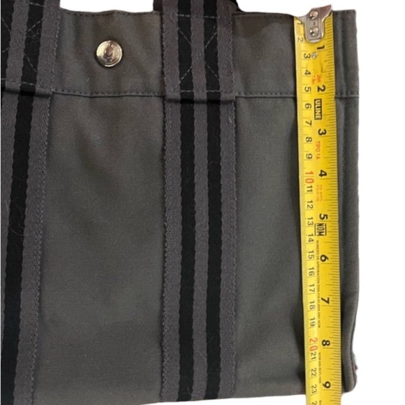 Hermès Grey & Black Toile Fourre Tout MM Canvas Tote Bag - Picture 10 of 11